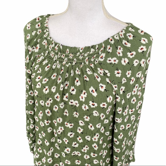 Love Alexa 💕 green floral long sleeve top 1️⃣ - Picture 2 of 8